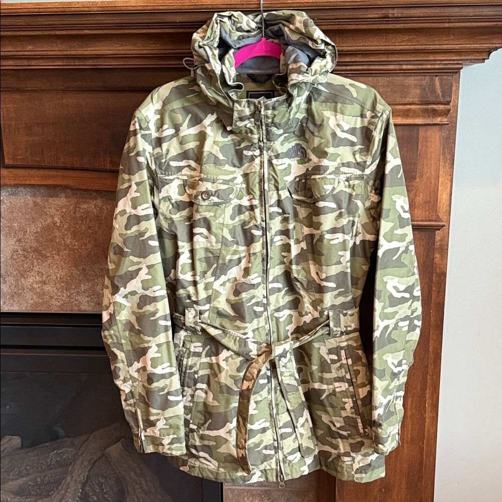 The North Face Camouflage Hooded Belted Windbreaker Hyvent Jacket XL runs small